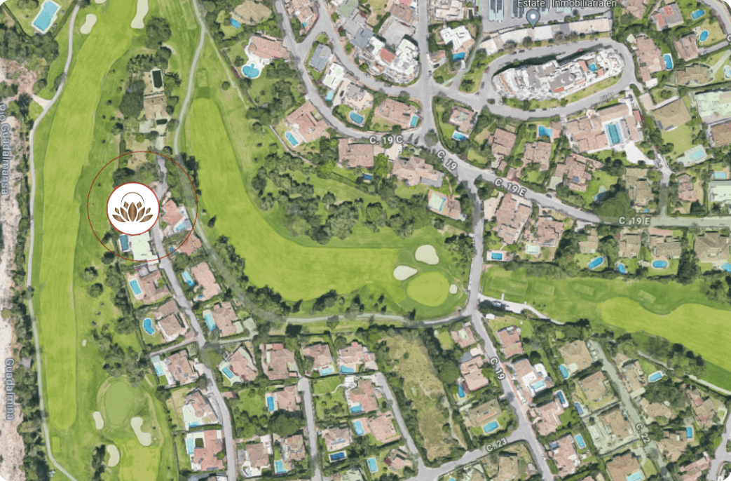 Villa Fairway — aerial view showing golf frontage on two sides